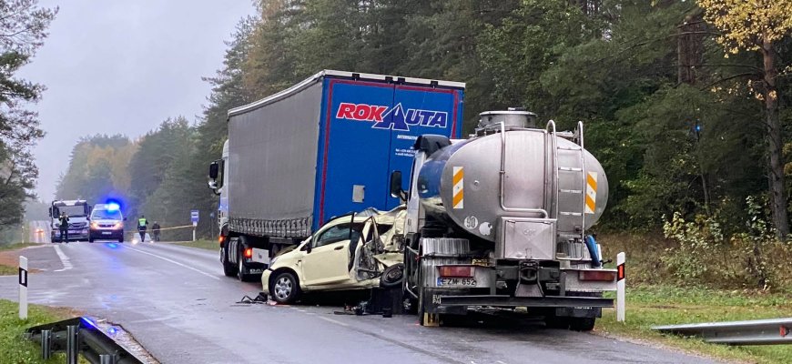 Į eismo įvykį pateko Rokiškio bendrovės vilkikas