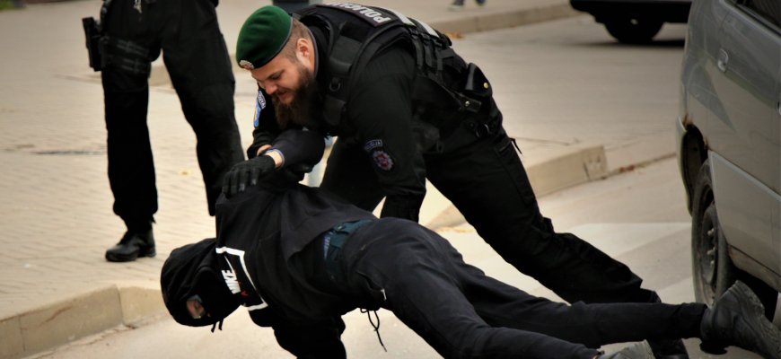 Kratų metu Rokiškio rajone policijos pareigūnai surado kvaišalų ir jų gaminimo įrangą