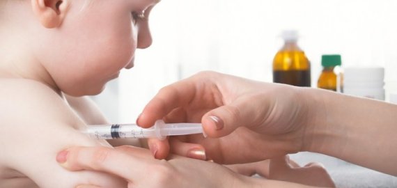 Tėvų dėmesiui: vaikai pradedami skiepyti nauja vakcina