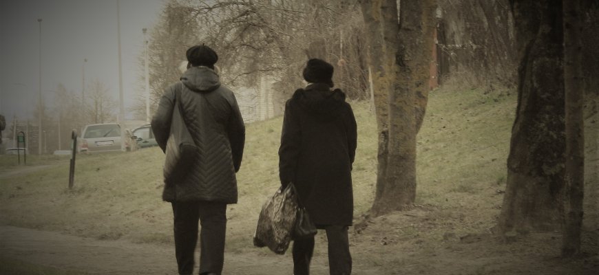 Sveikatos specialistė: senelių pasivaikščiojimai parkuose su anūkais – žaidimas su ugnimi