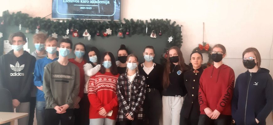 Juodupės gimnazijos mokinių susitikimas su Lietuvos karo akademijos studente: nuo savanorės iki kariūnės