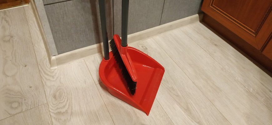 Motina sūnų „auklėjo“ šepečiu, vyras moterį mušė... šaukštu