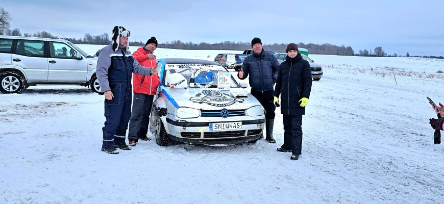 Veiksmas Rokiškio ledo poligone (video+foto)