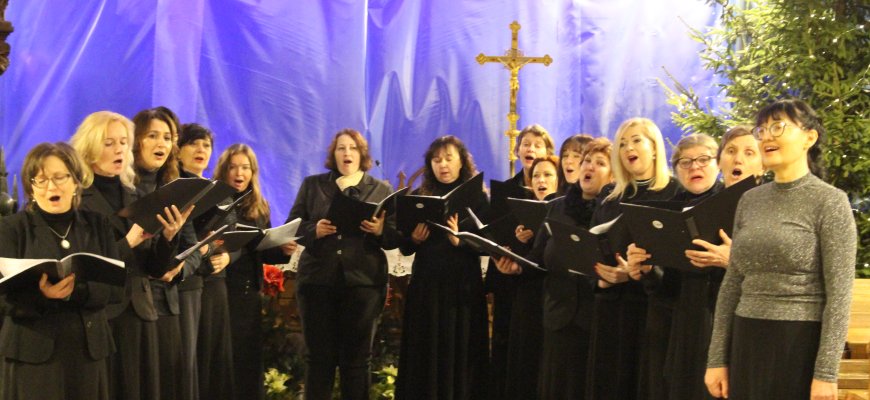 Kalėdinių giesmių vakaras – subtili choro „Medeina“ dovana (video)