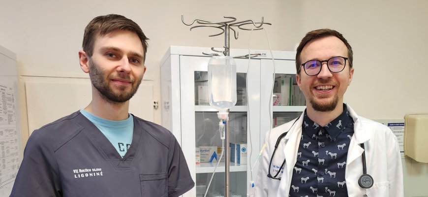 Rokiškio ligoninėje dirbantys jaunieji gydytojai: „Pirmiausia reikia susigyventi su esama sistema, kad galėtum siūlyti kažką naujo“