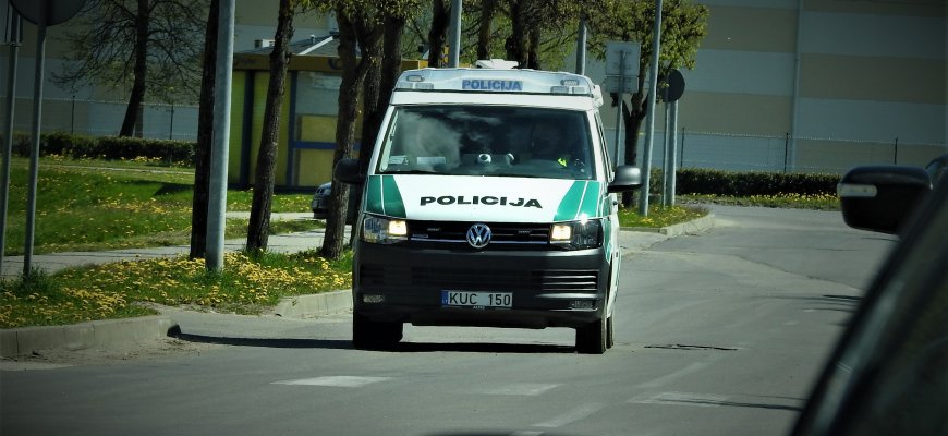 Policijos pareigūnai primena kaip gyventi saugiai