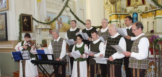 Kriaunų bažnyčioje vyko 2-asis Lietuvos socialinės globos namų giedojimo susibūrimas „Giesmių pynė Marijai“