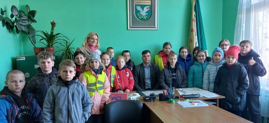 Pandėlio gimnazijos mokiniai apsilankė seniūnijoje