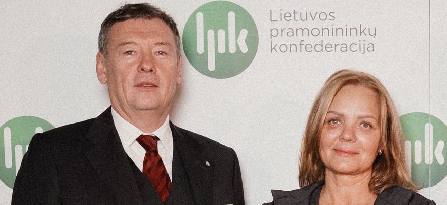 „Lietuvos metų gaminio“ konkurse aukso medaliais įvertinti Ilzenbergo ūkio varškės sūris ir mėlynių vynas