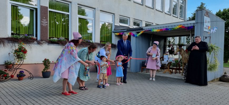 Mažųjų laisvalaikį tėvai organizuoti galės Bajoruose: atidaryta nauja vaikų žaidimų erdvė (foto)
