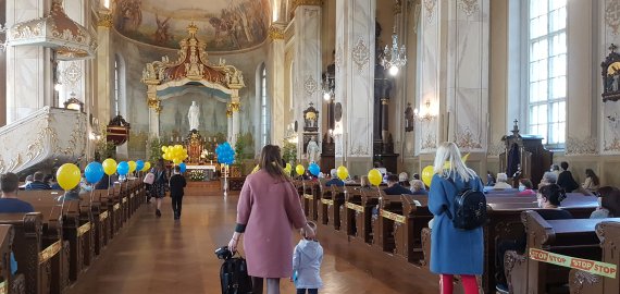 Saugoti vaikus nuo pavojų ir sunkumų – maldoje prašė Panevėžio vyskupijos kunigai ir tikinčiųjų bendruomenė