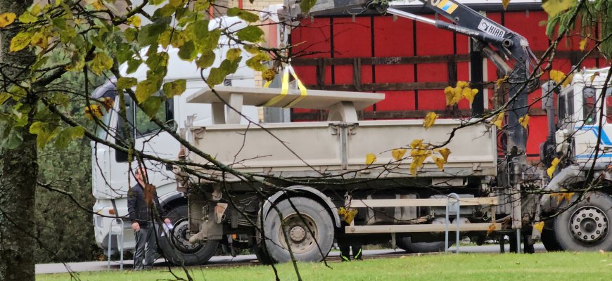 L. Šepkos parke montuojami teniso stalai (video+foto)
