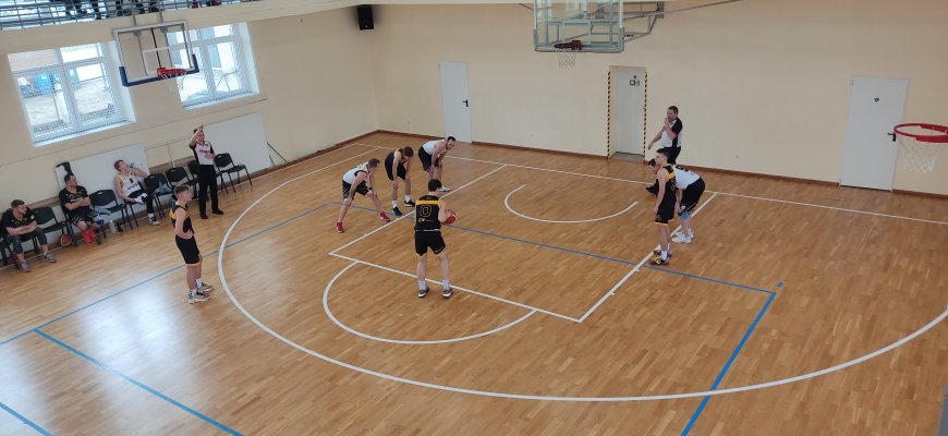 Rokiškėnai „Mažų miestelių krepšinio lygos“ varžybose sumetė „šimtuką“ (video)