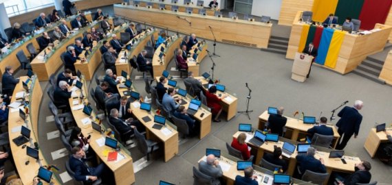 Seimo valdyba po dviejų savaičių šaukia neeilinę Seimo sesiją