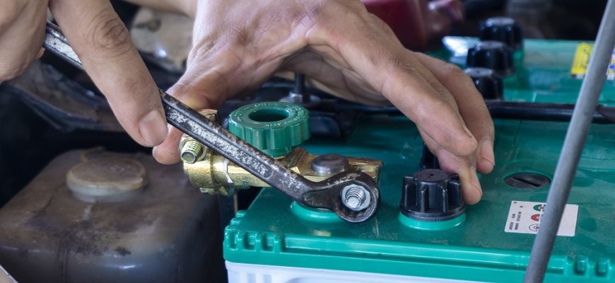 Automobilio akumuliatoriaus keitimo kaštai ir svarbūs faktoriai