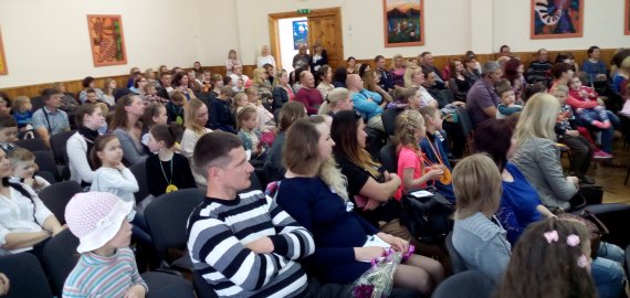 Rokiškio J. Tūbelio progimnazija pasitiko būsimuosius pirmokėlius (pilnas koncerto video)