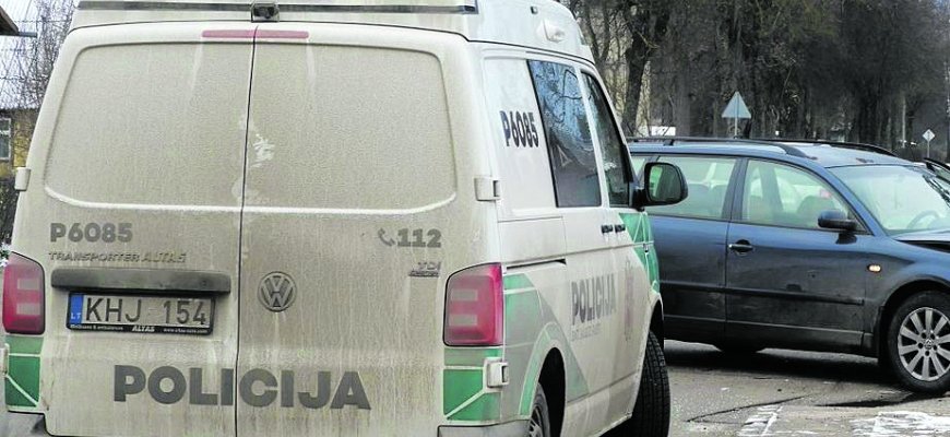 Girtas vairavo automobilį pirktą ardymui