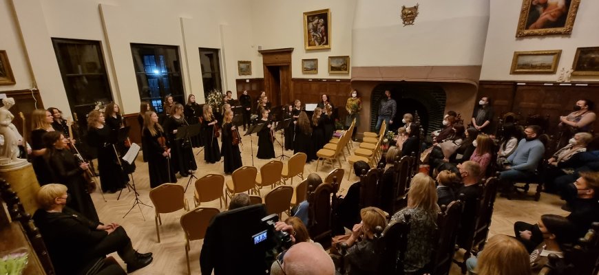 Rokiškio R. Lymano muzikos mokyklos smuikininkų ansamblių koncertas Rokiškio krašto muziejaus menėje (video+foto)