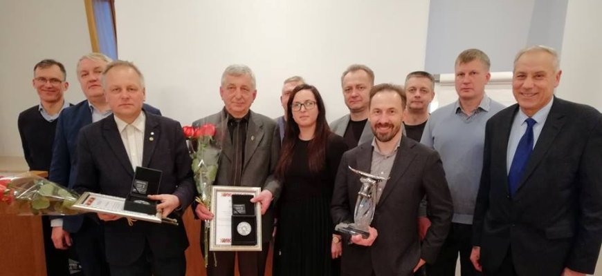 Vasario 19 dieną Rokiškio verslo klubo nariai, Lietuvos Valstybės Atkūrimo Šimtmečio proga, įteikė padėkas ir medalius
