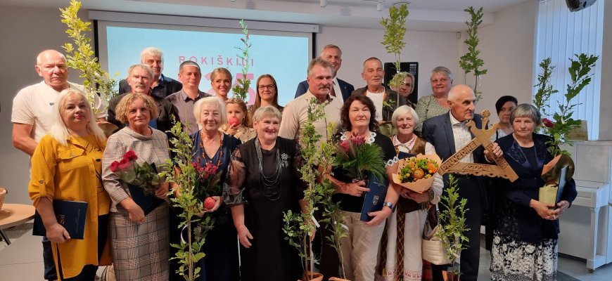 Gražiausių rajono sodybų šeimininkai savo valdas papuoš ąžuolų sodinukais (video+foto)