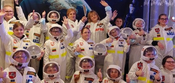 Pandėlio gimnazijoje vyko edukacinė veikla „Kosminis skrydis vaikams“