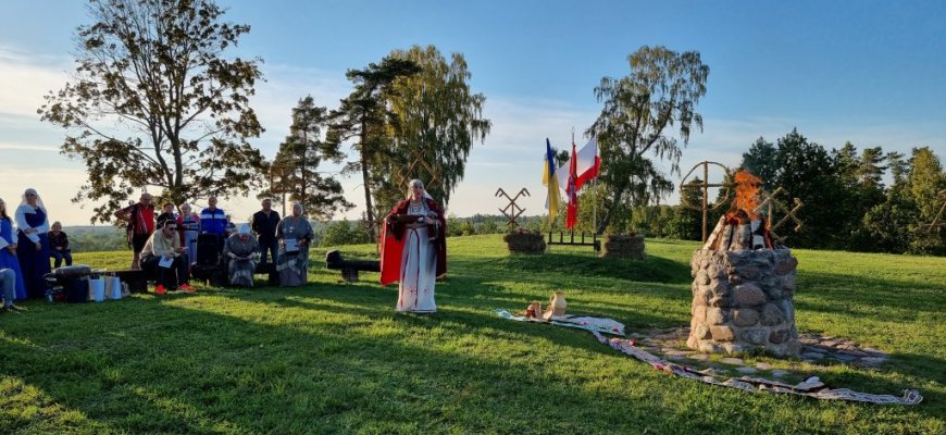 Poryt – rudens lygiadienis: kavoliškėnai jį sveikins ant Moškėnų piliakalnio
