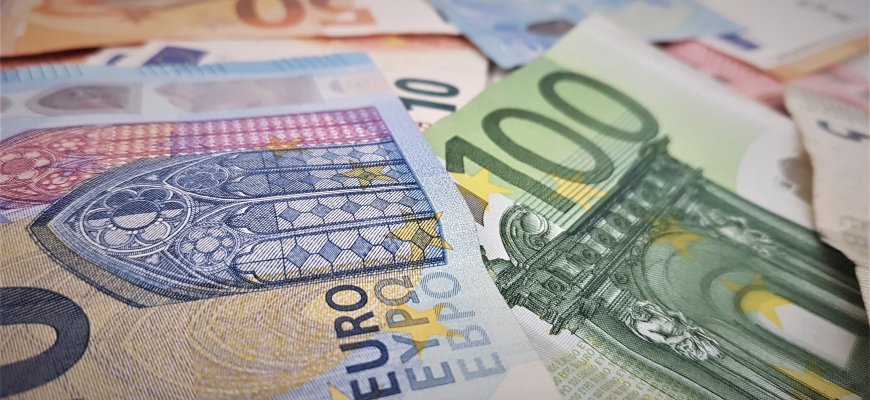 Medikų atlyginimų priedams už sausį skirta 12,7 mln. eurų