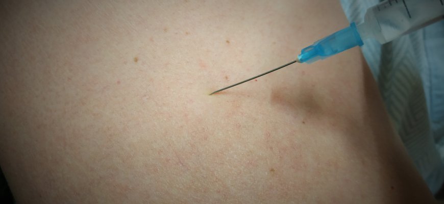 A. Dulkys: svarstoma leisti „AstraZeneca“ vakcina skiepytis visiems norintiems be eilės