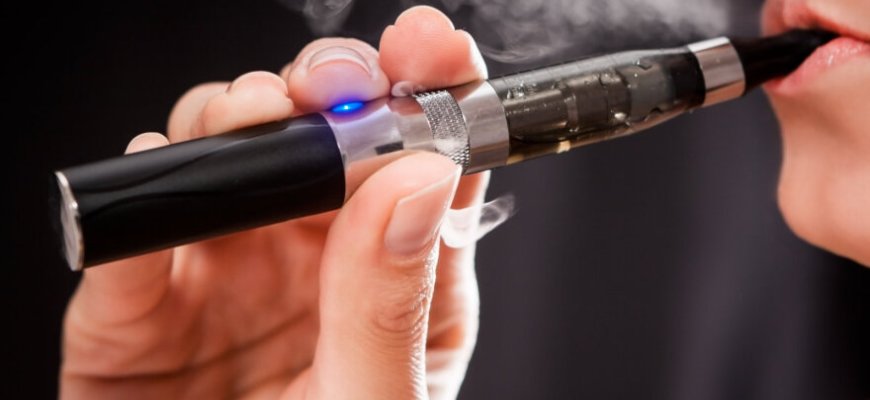 Seimas uždraudė elektronines cigaretes su įvairiais skoniais ir kvapais