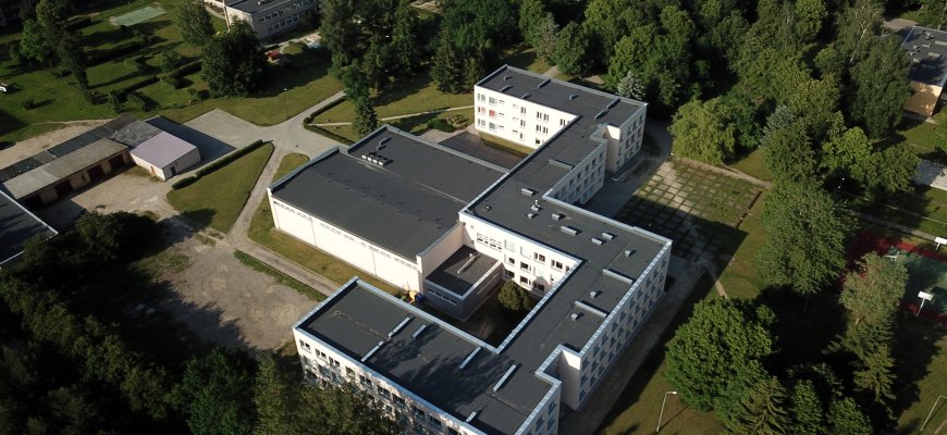 Skirtos lėšos saulės jėgainių įrengimui ant gimnazijos stogų