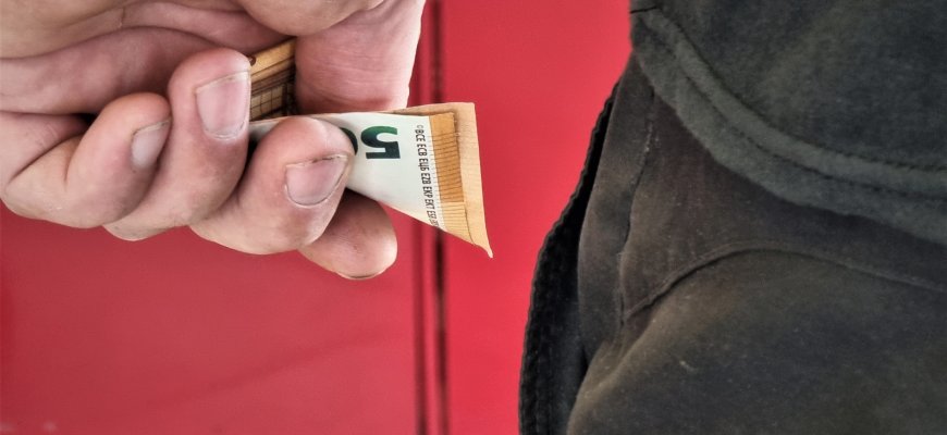 MMA svarstoma didinti daugiau nei 61 euru