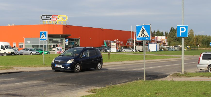 Iškili perėja Vilties gatvėje pakeitė įgrisusius kalniukus