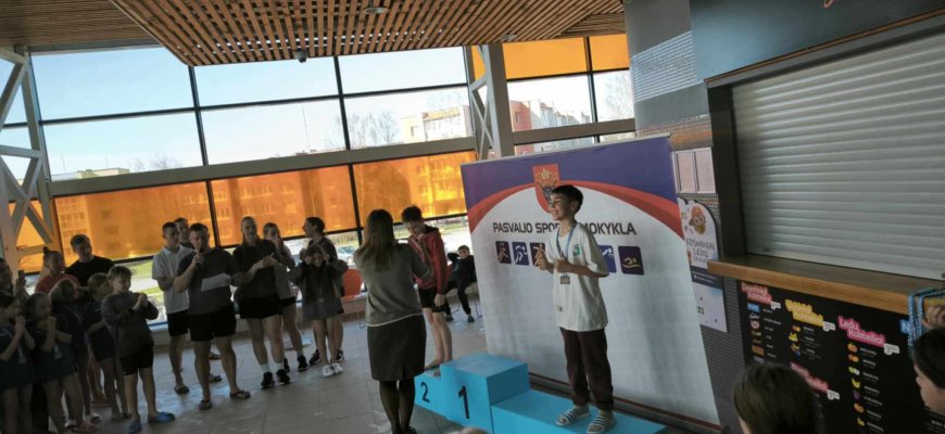 Plaukikai mokosi ne tik treniruotėse, bet ir varžybose (foto)