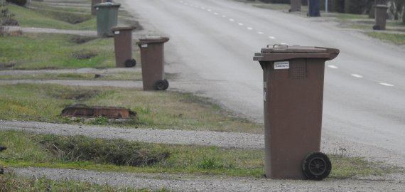Rokiškio  rajono gyventojai atliekas rūšiuos patogiau  – pradėti dalinti atliekų rūšiavimo konteineriai