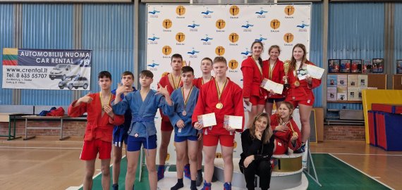 Iš sambo pirmenybių grįžo su pluoštu medalių