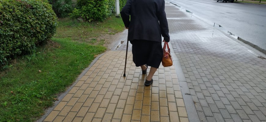 Pirmosios 200 eurų vienkartinės išmokos pensininkams ir neįgaliesiems – ketvirtadienį
