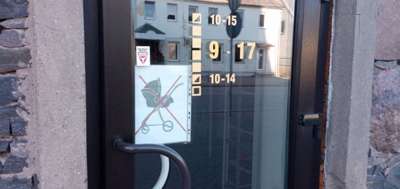 Rokiškio parduotuvėje mamos su vaikiškais vežimėliais nepageidaujamos