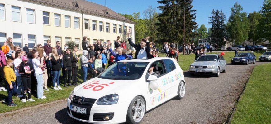Abiturientai ruošiasi Paskutinio skambučio šventei (tvarkaraštis)