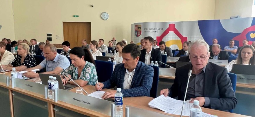 Tarybos posėdis prasidėjo čekiukų klausimų nagrinėjimu: pasiūlymais, pasiteisinimais, siūlymu atsistatydinti