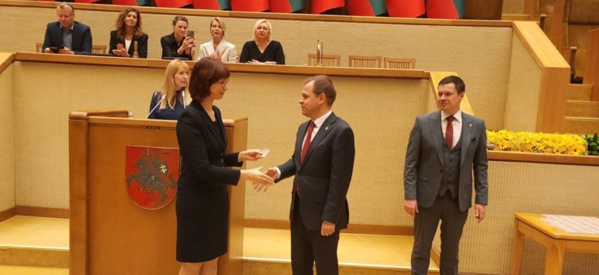 T. Barauskui įteiktas Seimo nario pažymėjimas