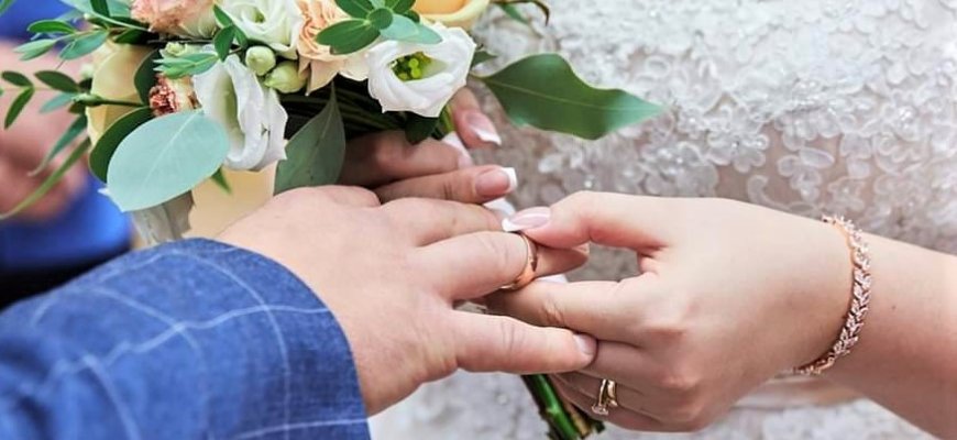 Įvedus karantiną keičiasi santuokų ceremonijų registravimo tvarka, nedirbs notarai, antstoliai dirbs nuotoliniu būdu