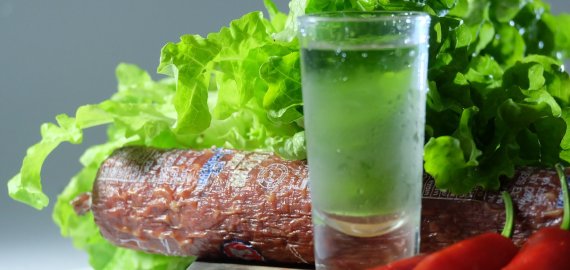 Dar vienas alkoholio draudimas: sudie degtinei „jogurtų“ taroje ir kokteiliams