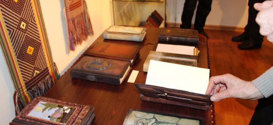 Biblijos įrišų paroda: knygos istorija ir nūdiena