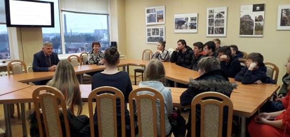 Jūžintų Juozo Otto Širvydo pagrindinės mokyklos mokiniai - projekto „Pažink valstybę“ dalyviai