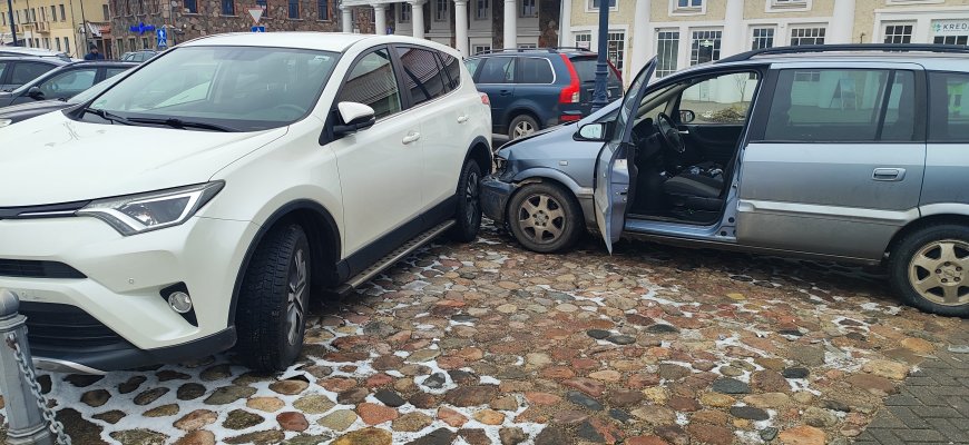 Sutrikus sveikatai moteris nesuvaldė automobilio (foto)