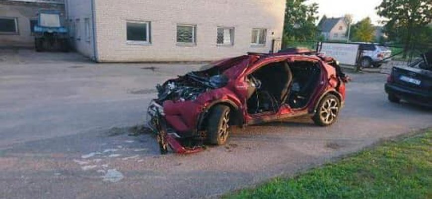 Tokios kelionės baigties nauju „Toyota“ automobiliu Rokiškio rajone gyvenanti šeima nesitikėjo – neiššovus oro pagalvėms tėvai neteko dukros