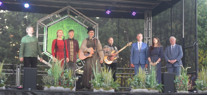 Valstybės diena Velykalnio parke: mero padėkos ir „Tautiška giesmė“ (video +foto)