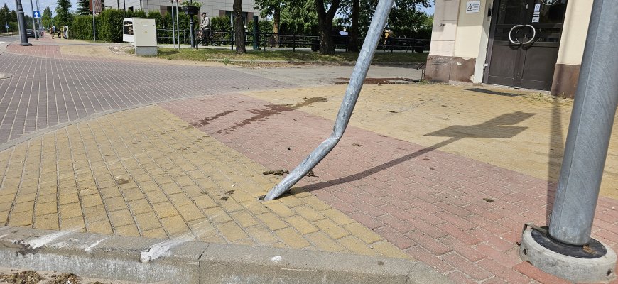 Automobilis atsitrenkė į pastatą