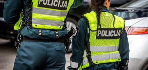 Policija perspėja, kad gali griežtinti kontrolę viešose vietose per karantiną