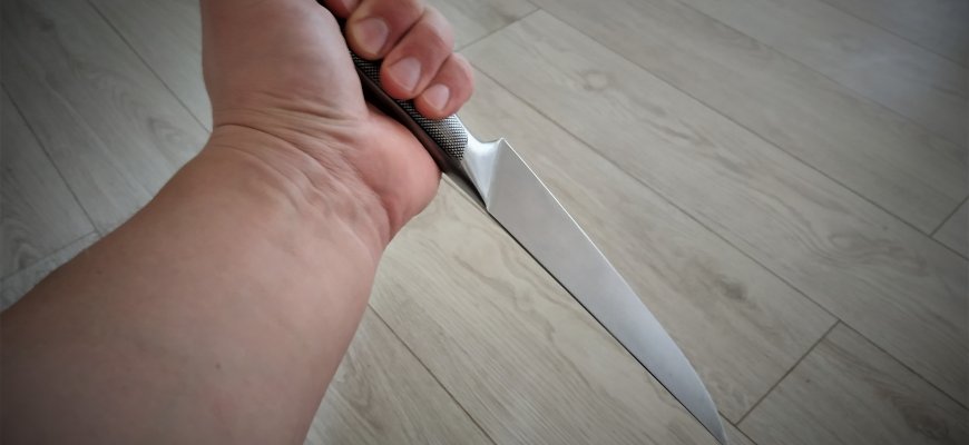 Peiliu sužalojo vyrą